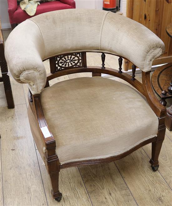 An Edwardian walnut tub chair